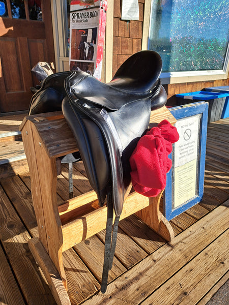17" Albion Platinum Dressage Saddle