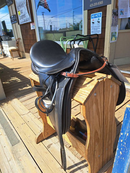 17.5" County Competitor 2000 Dressage Saddle