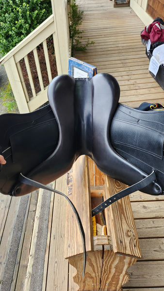 17.5" L'Apogee Monoflap Dressage Saddle