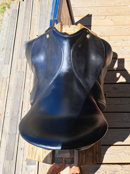 17" Collegiate Dressage saddle