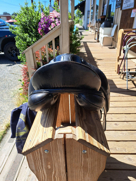 17.5" Schleese Wave Dressage Saddle