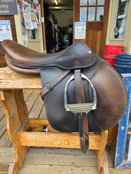 18" Dover Circuit Jump Saddle