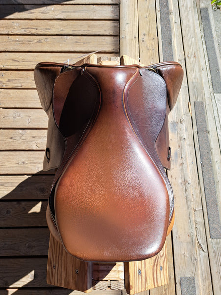 16.5" Dover Circuit Close Contact Jump Saddle