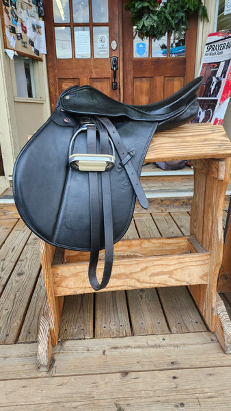 17.5" Courbette Luxor Dressage Saddle