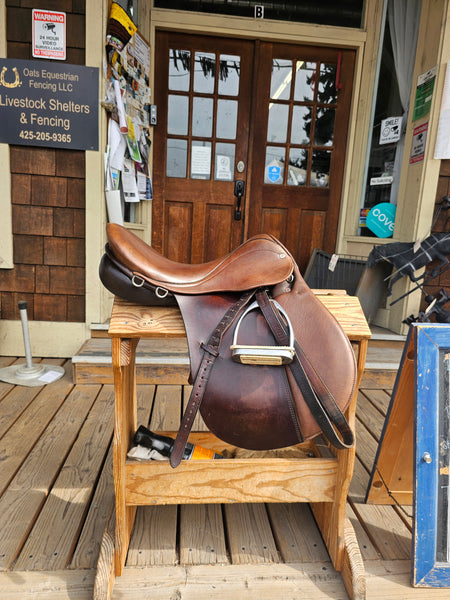 17" Courbette Futura XL All Purpose Saddle