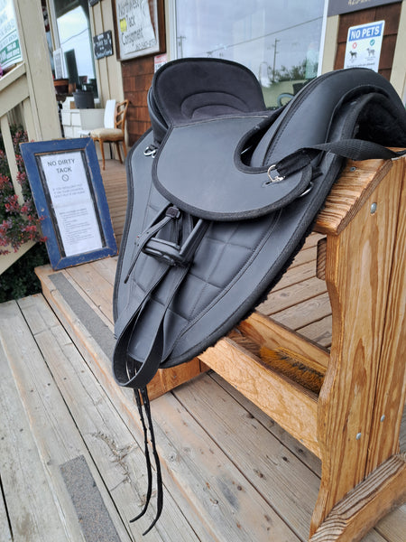 16" Treeless Endurance Saddle