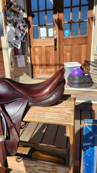 17.5" M. Toulouse senise Close Contact Jump Saddle