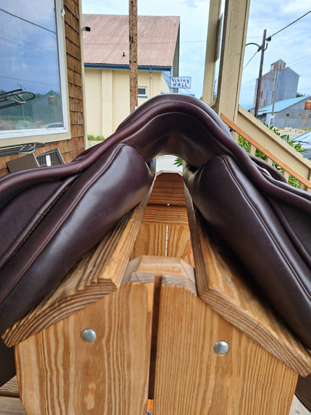 17.5" Connect Saddles Rialto SB Jump Saddle