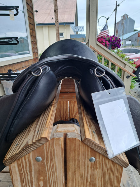 18" WOW Dressage Saddle