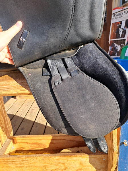 17" Wintec 2000 All Purpose English Saddle
