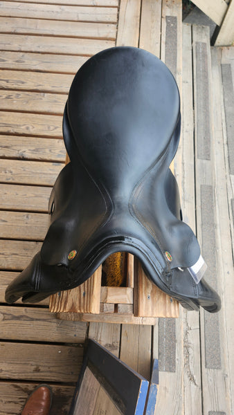 17.5" Karl Niedersuss Dressage Saddle
