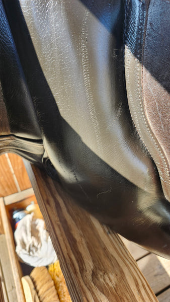 17.5" Kent & Masters S-Series jumping saddle