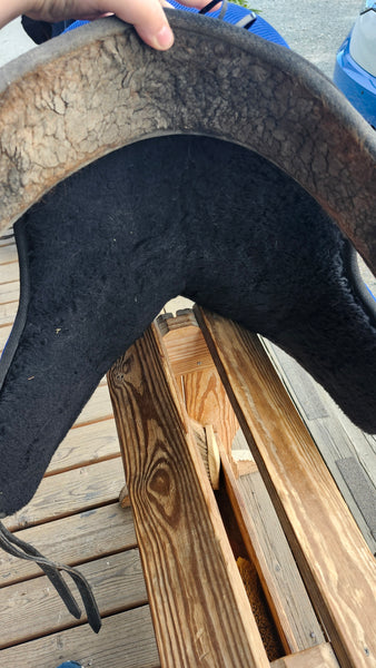 17" Tough 1 Treeless Endurance Saddle (#2)