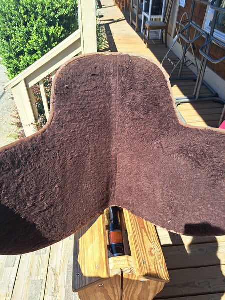 17" English Treeless Saddle