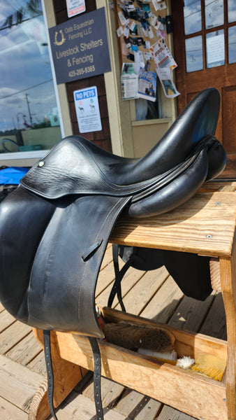 17" L'Apogee 2DL Dressage Saddle