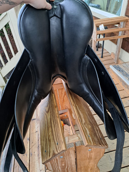 18" Cliff Barnsby Dressage Saddle