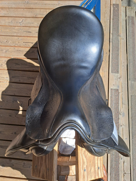 18" County Saddlery Connection Dressage Saddle