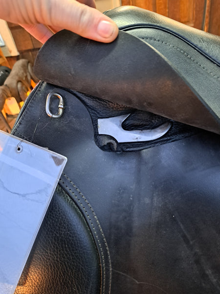 17.5" Kent and Master Original Dressage saddle