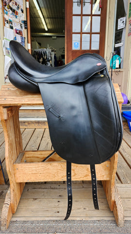 18" Jeffries Elite Dressage Saddle