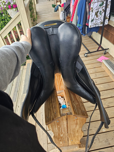 17.5" Custom Saddlery Wolfgang Gemini R Monoflap Dressage Saddle