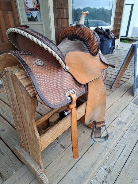 15.5" Circle Y Mercedes Barrel Saddle