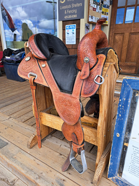 15.5" Treeless Tammy Fischer by Circle Y Barrel Saddle