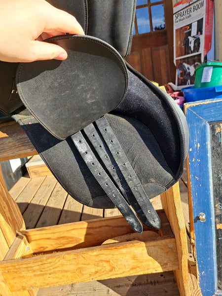 17" Wintec 2000 All Purpose English Saddle