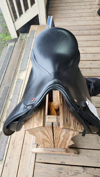 18" Albion Legend K2 Desaage Saddle