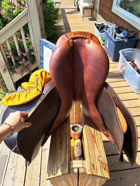 16" Butet Close Contact Jumping Saddle