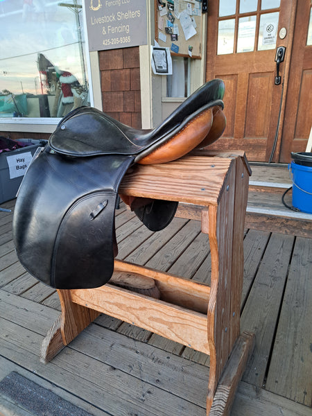 18" Stubben Romanus Dressage Saddle
