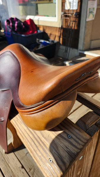 16.5" Pessoa Art Jumping Saddle
