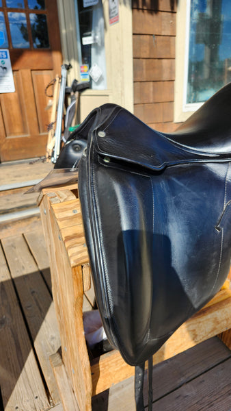 17.5" L'Apogee 2DL Dressage Saddle