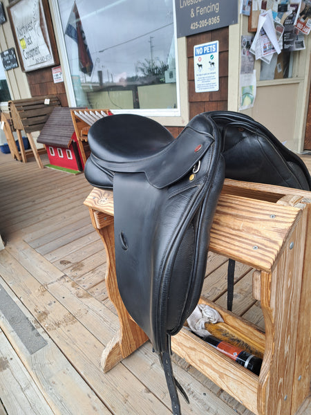 17.5" Kent & Masters MDR Standard Wither Dressage Saddle