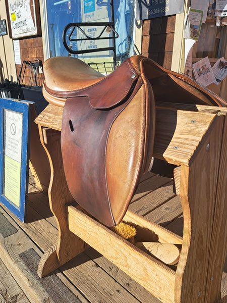 17" Butet Close Contact Jump Saddle