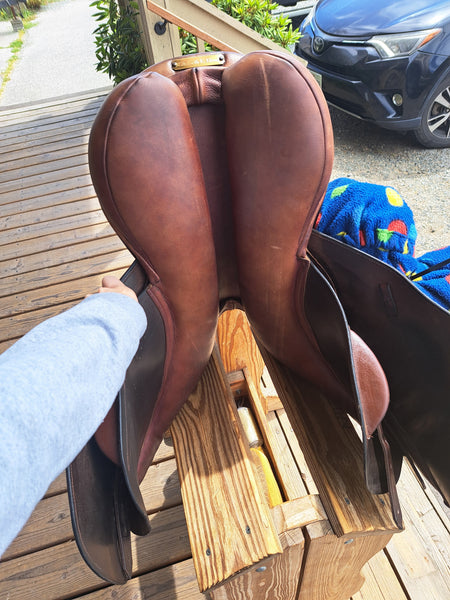 17.5" County Innovation Jump Saddle