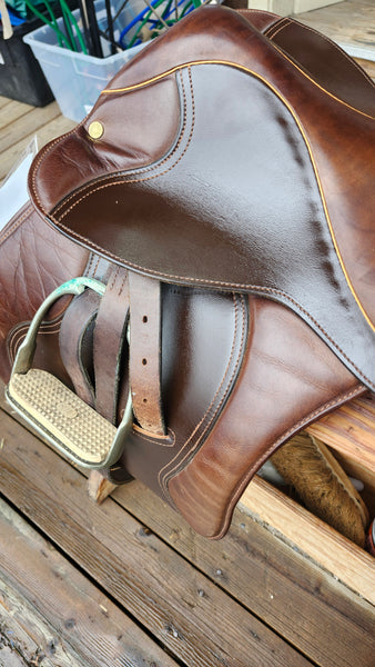 17" Crosby the GrandPrix Close Contact Saddle