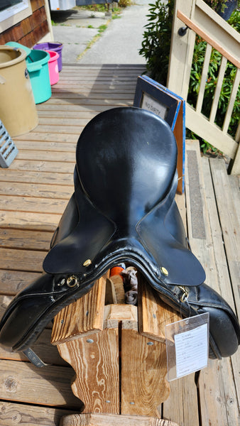 17.5" Kincade Dressage Saddle