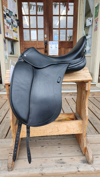 18" Schleese Infinity II Plus Dressage Saddle