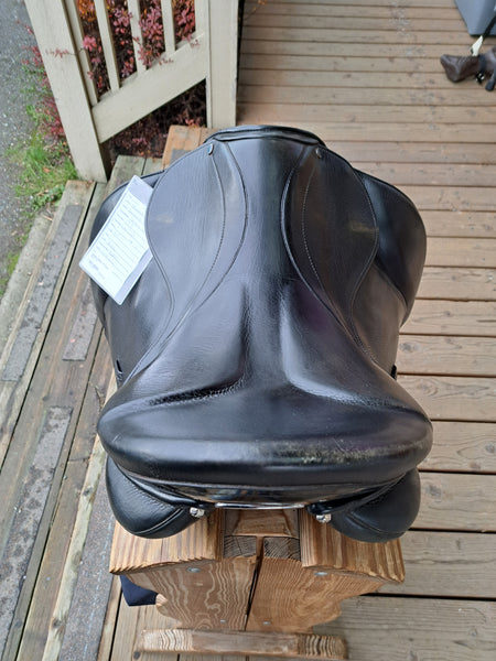 17.5" Stubben Genesis C.S. Deluxe Dressage Saddle