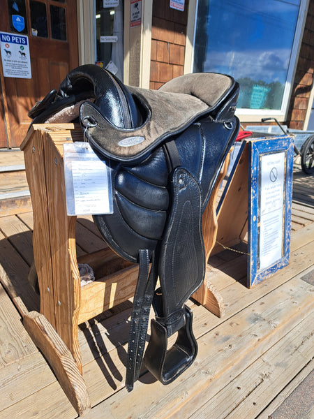 17" Hilason Treeless Endurance Saddle