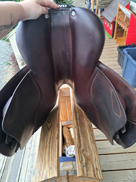 17.5" CWD 2Gs Dynamick Jumping Saddle