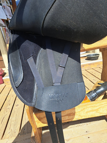 17" Wintec 500 Dressage Saddle
