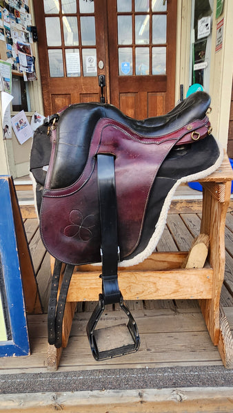 16" Ortho-Flex Endurance Saddle w/ Skito Booties