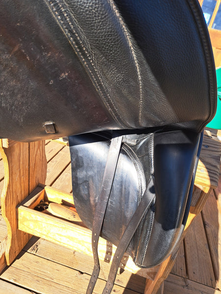 17" Black Country Dressage Saddle