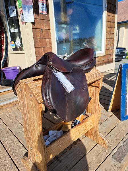 17.5" Devoucoux Socoa Jump Saddle