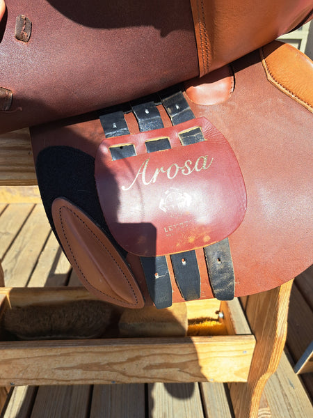 17.5" Courbette Arosa Close Contact Saddle