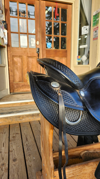 15" Classic Crates Round Skirt Trail Saddle