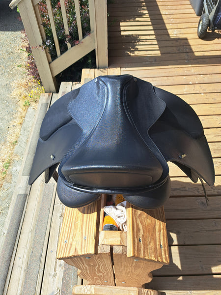 17" Wintec 500 Dressage Saddle
