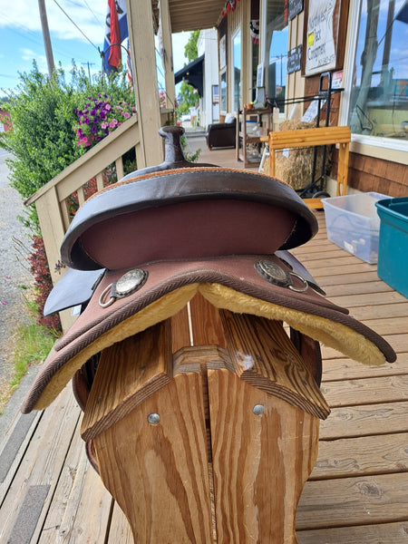 16" Synthetic Western Saddle