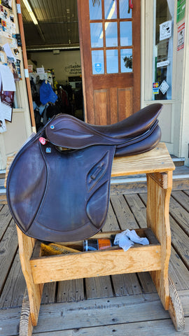17" Stubben Phoenix Elite Jumping Saddle